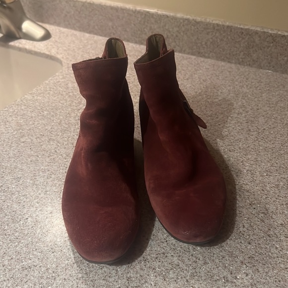 Maroon boots - Picture 2 of 5